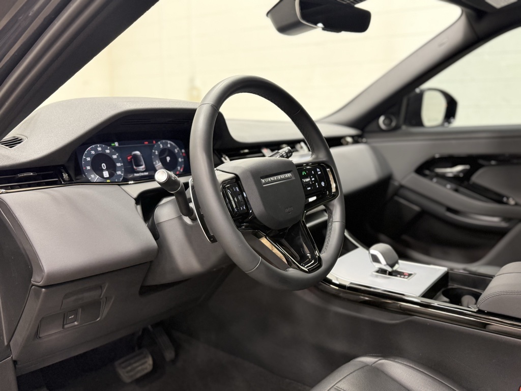 2025 Land Rover Range Rover Evoque Dynamic SE Image 26 of 41