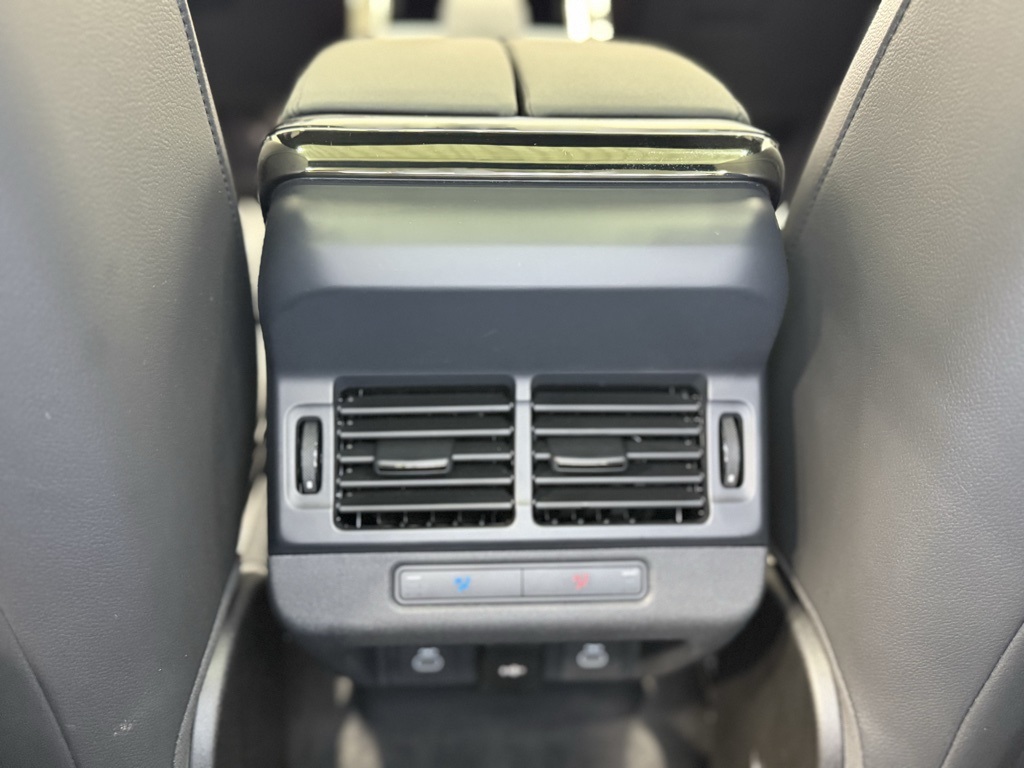 2025 Land Rover Range Rover Evoque Dynamic SE Image 34 of 41