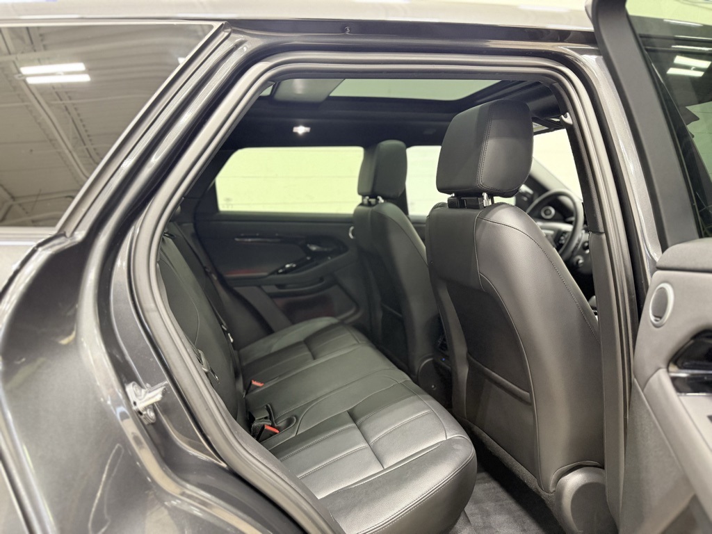 2025 Land Rover Range Rover Evoque Dynamic SE Image 17 of 41