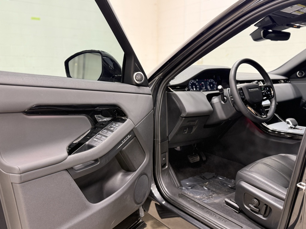 2025 Land Rover Range Rover Evoque Dynamic SE Image 23 of 41
