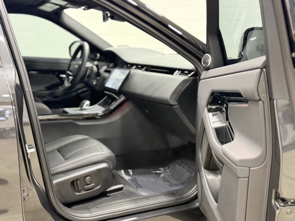 2025 Land Rover Range Rover Evoque Dynamic SE Image 28 of 41