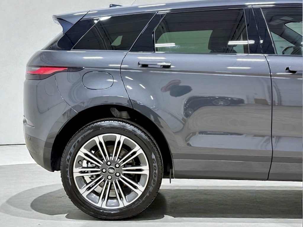 2025 Land Rover Range Rover Evoque Dynamic SE Image 14 of 41