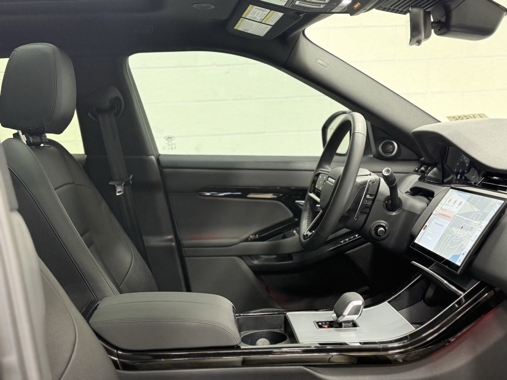 2025 Land Rover Range Rover Evoque Dynamic SE Image 22 of 41