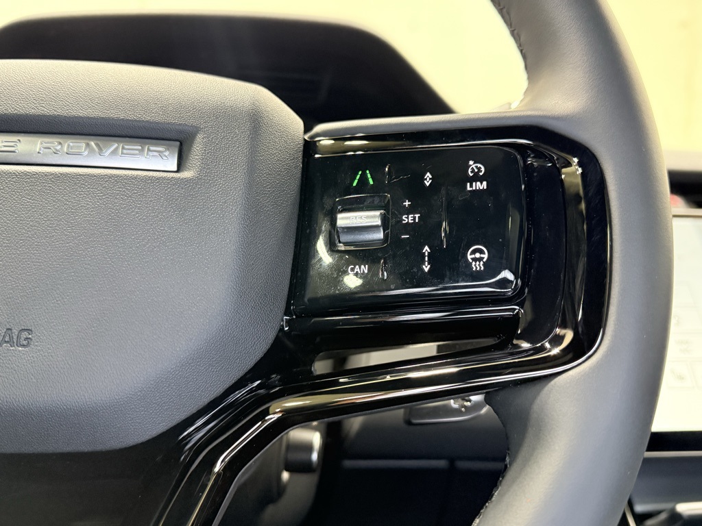 2025 Land Rover Range Rover Evoque Dynamic SE Image 39 of 41