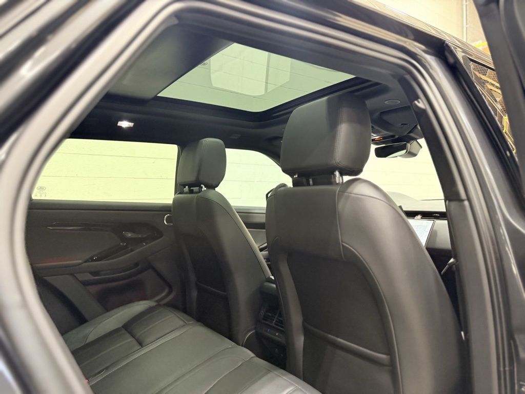 2025 Land Rover Range Rover Evoque Dynamic SE Image 18 of 41
