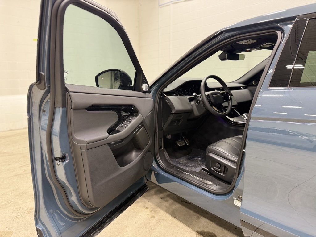 2025 Land Rover Range Rover Evoque Core S Image 22 of 36