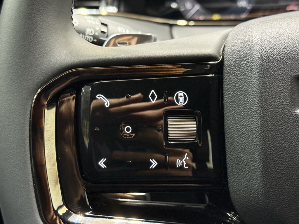 2025 Land Rover Range Rover Evoque Core S Image 33 of 36