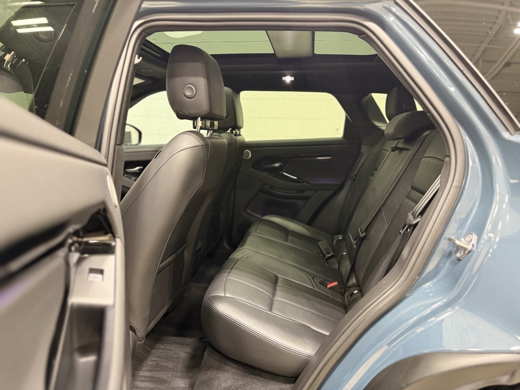 2025 Land Rover Range Rover Evoque Core S Image 17 of 36