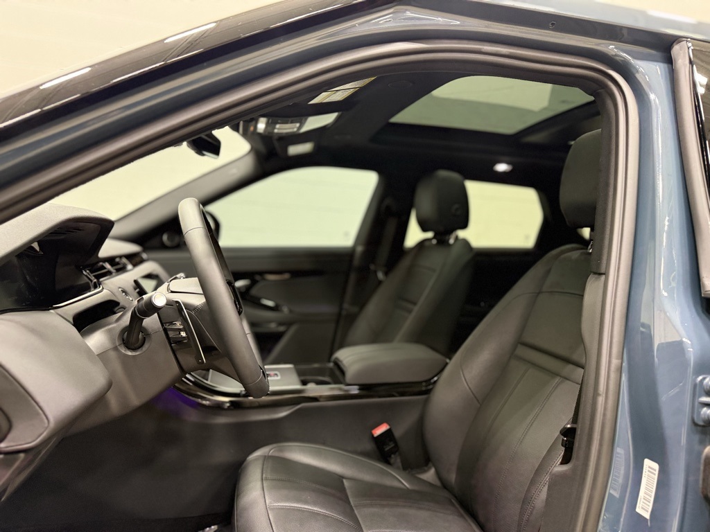 2025 Land Rover Range Rover Evoque Core S Image 31 of 36