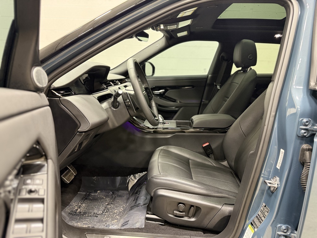 2025 Land Rover Range Rover Evoque Core S Image 32 of 36