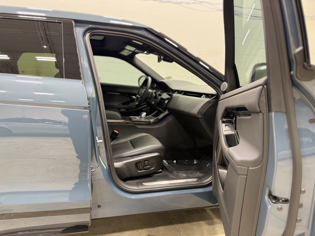 2025 Land Rover Range Rover Evoque Core S Image 24 of 36