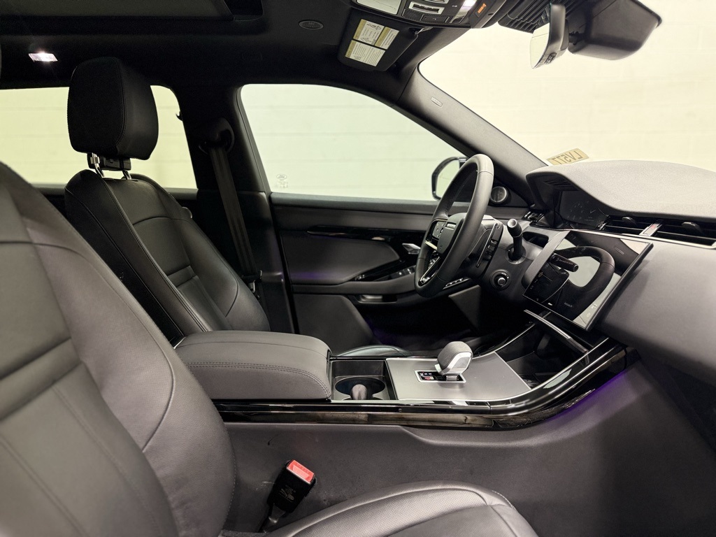 2025 Land Rover Range Rover Evoque Core S Image 18 of 36