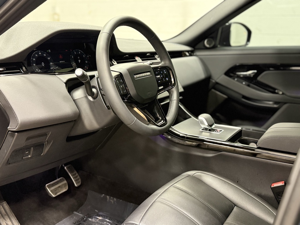 2025 Land Rover Range Rover Evoque Core S Image 21 of 36