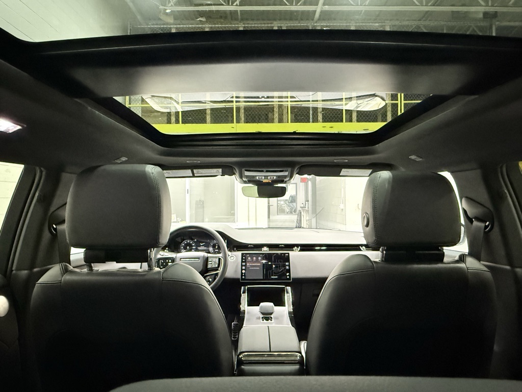 2025 Land Rover Range Rover Evoque Core S Image 23 of 36
