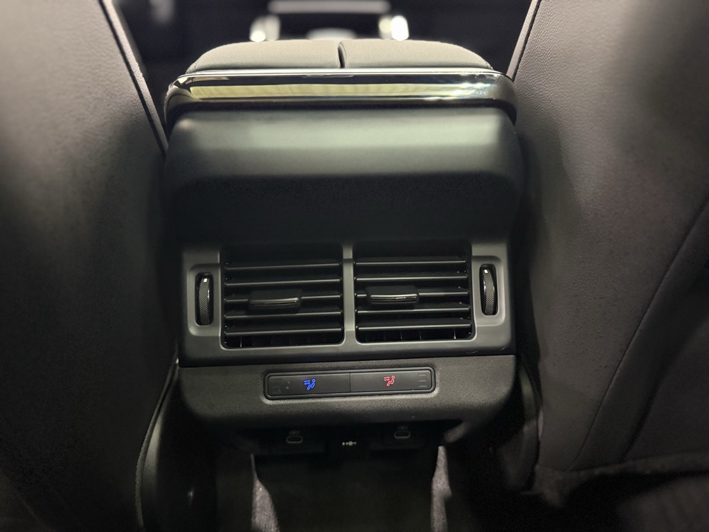 2025 Land Rover Range Rover Evoque Core S Image 30 of 36