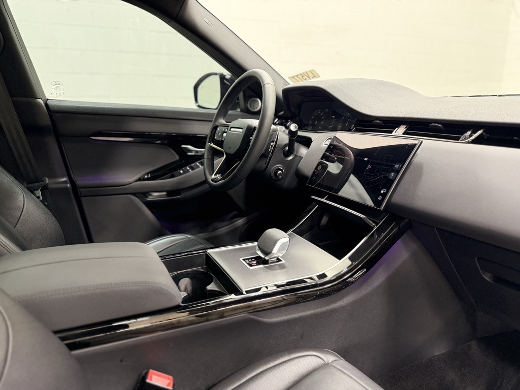 2025 Land Rover Range Rover Evoque Core S Image 20 of 36
