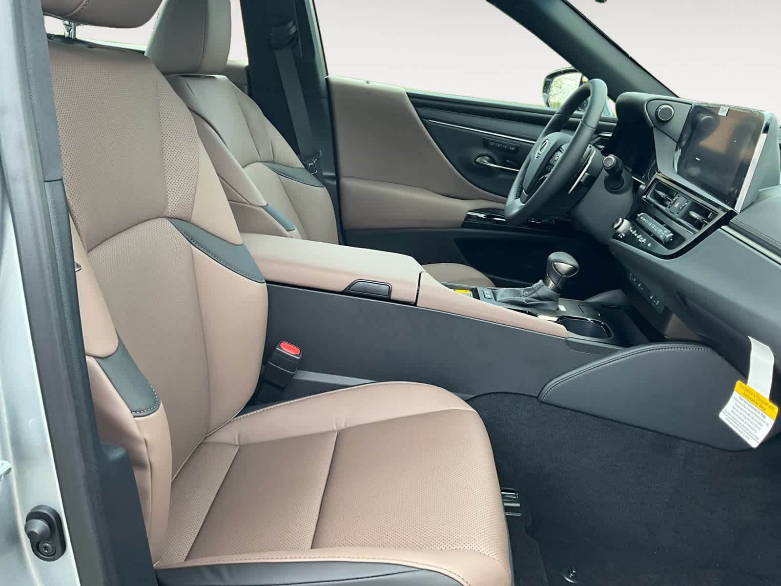 Vehicle image 11 of 16