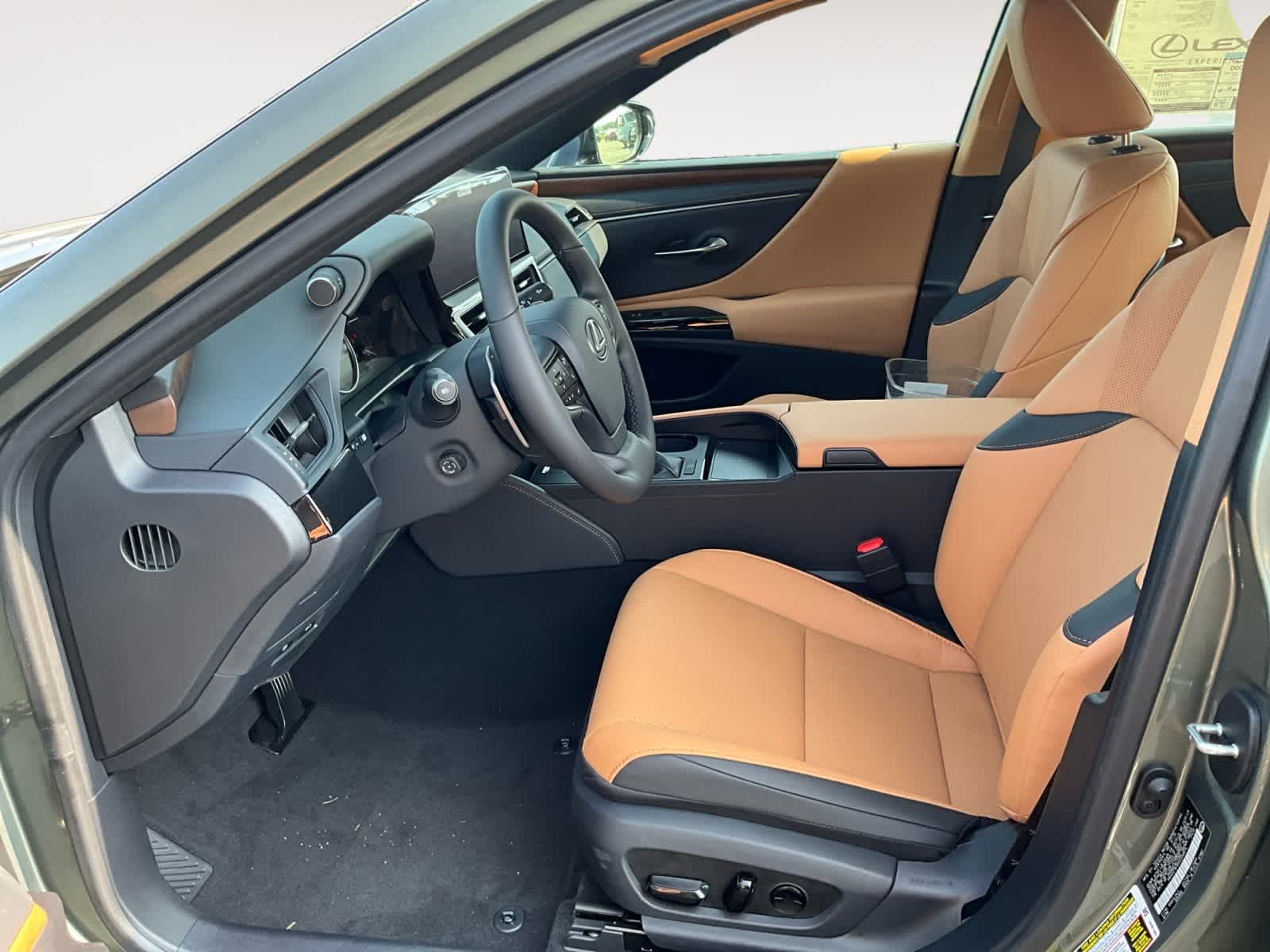 Vehicle image 14 of 16