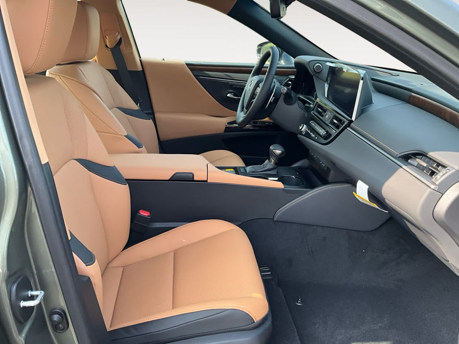 Vehicle image 11 of 16