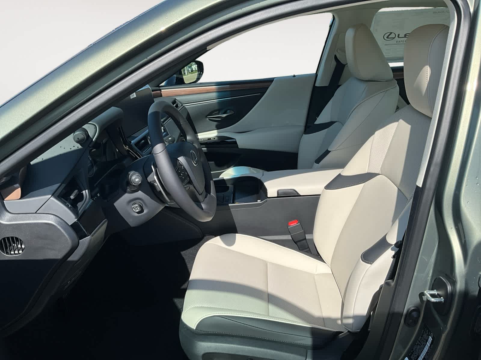 Vehicle image 10 of 16