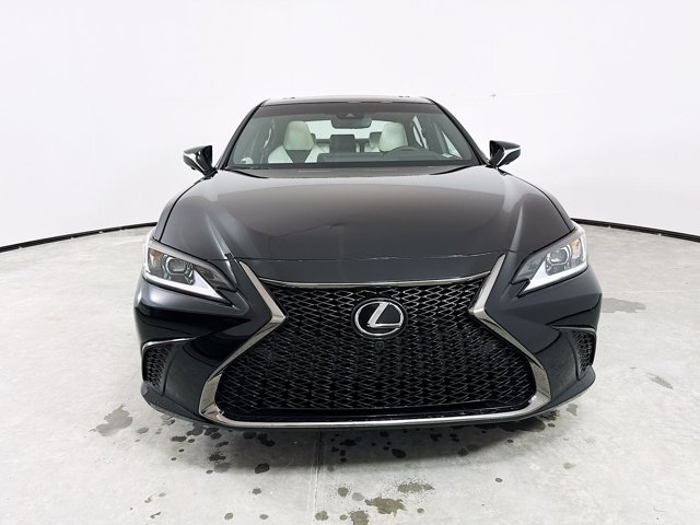 Vehicle image 4 of 31