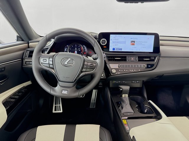 Vehicle image 24 of 31