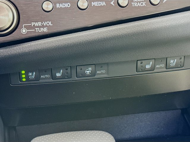 Vehicle image 22 of 31