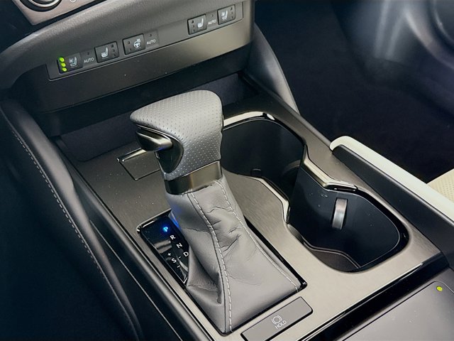 Vehicle image 19 of 31