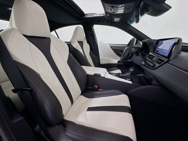 Vehicle image 27 of 31