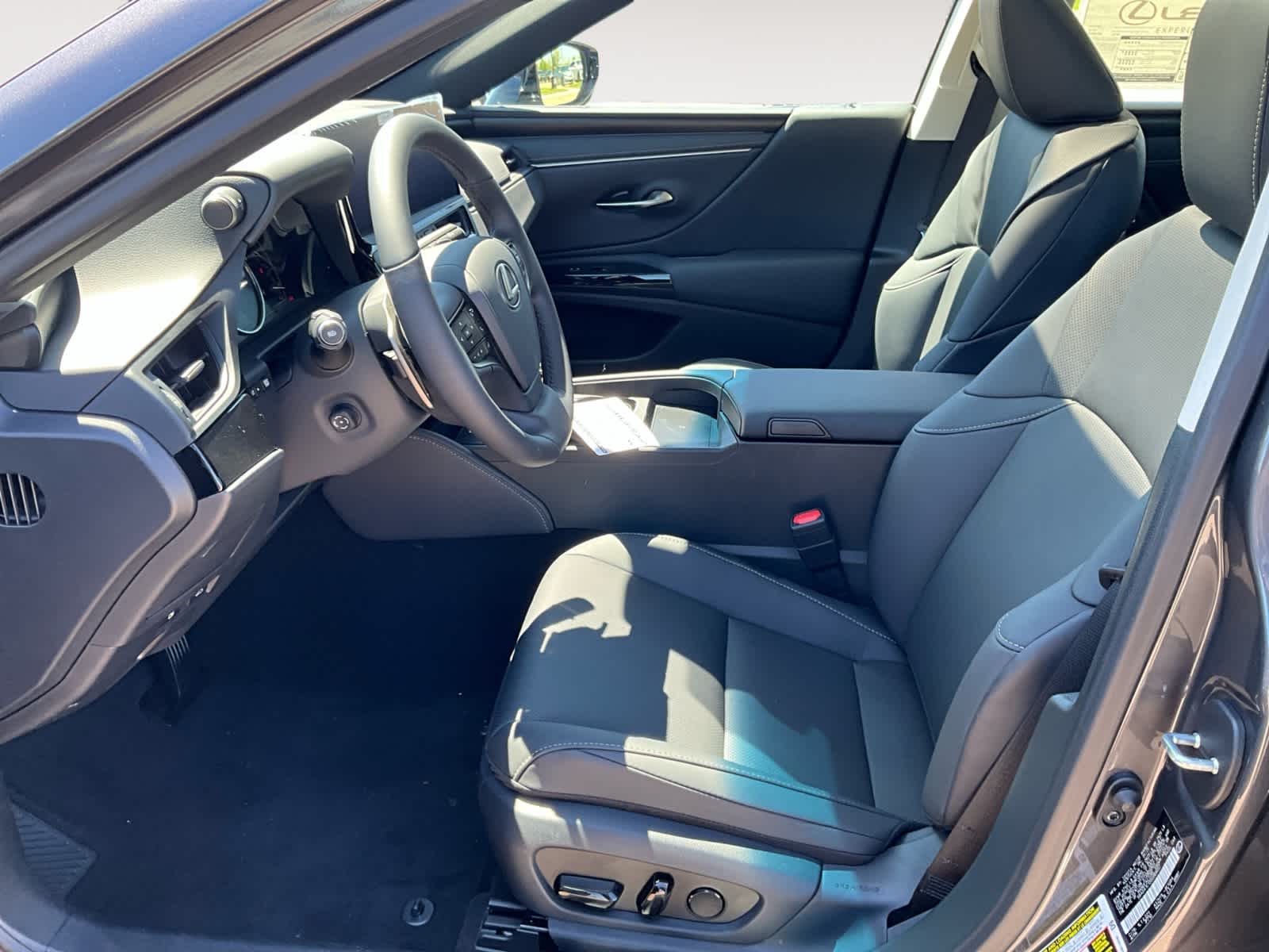 Vehicle image 10 of 16