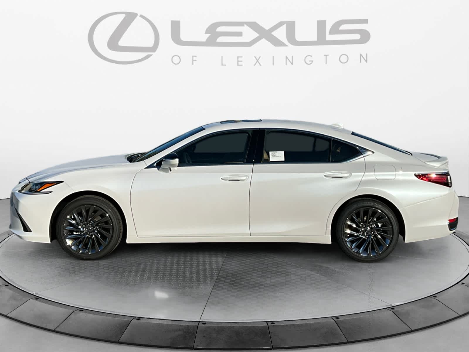 2025 Lexus ES 300h Luxury Image 8 of 15