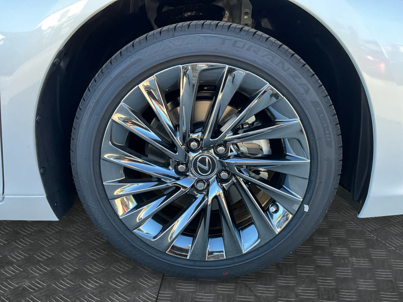 2025 Lexus ES 300h Luxury Image 9 of 15