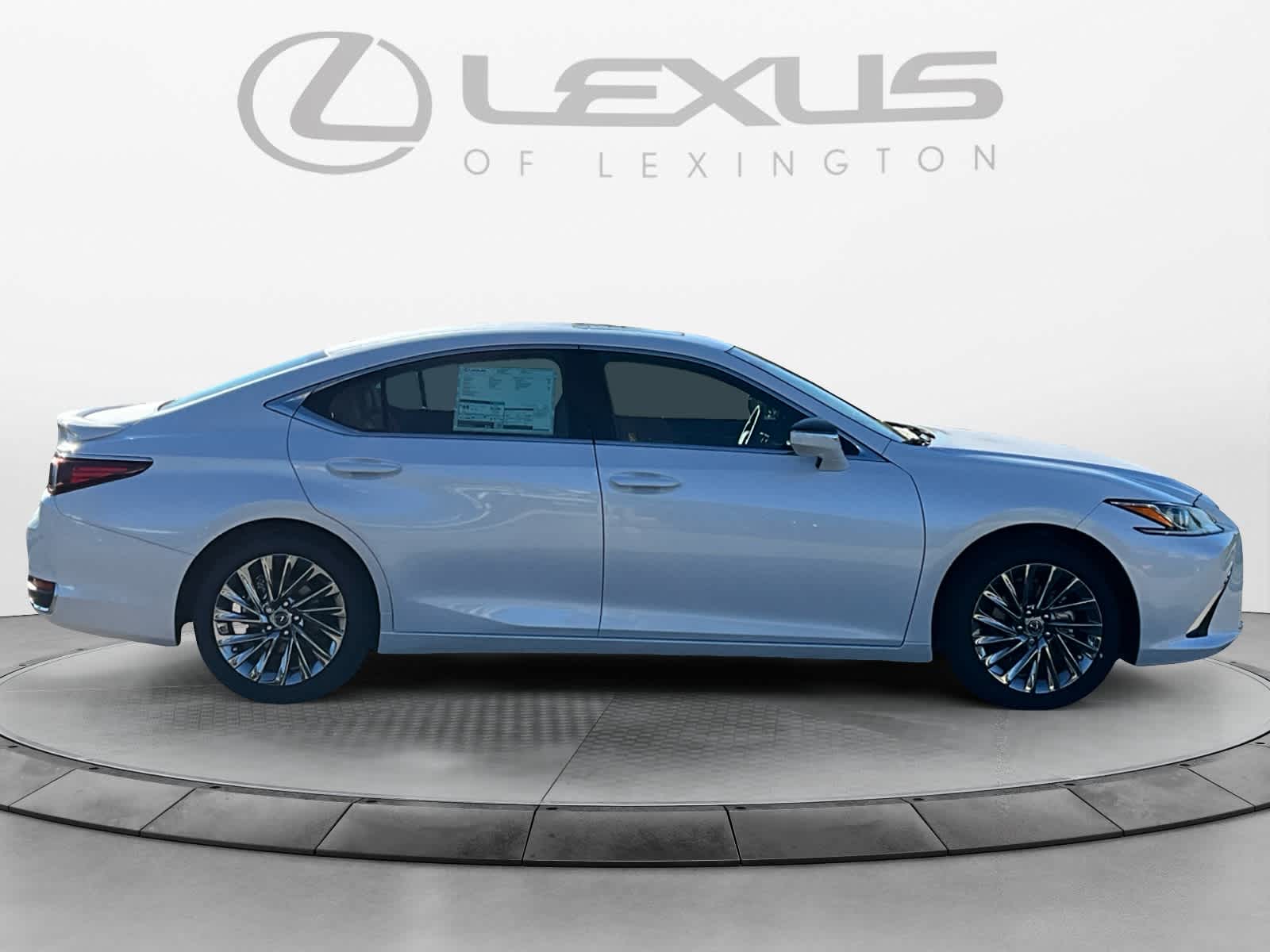 2025 Lexus ES 300h Luxury Image 4 of 15