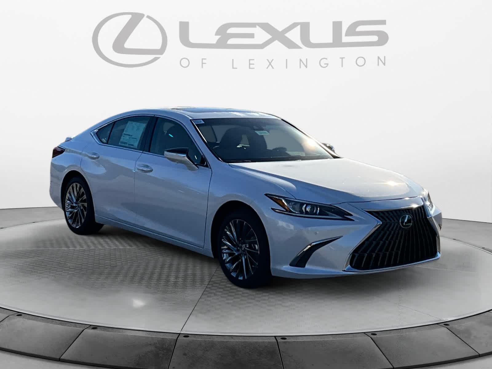 2025 Lexus ES 300h Luxury Image 3 of 15