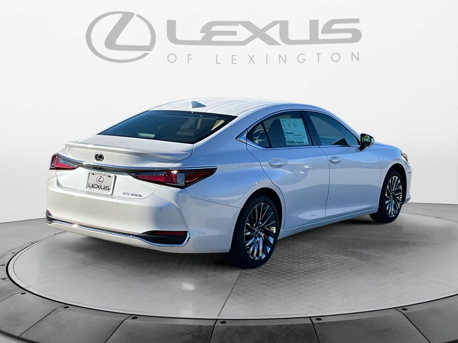2025 Lexus ES 300h Luxury Image 5 of 15
