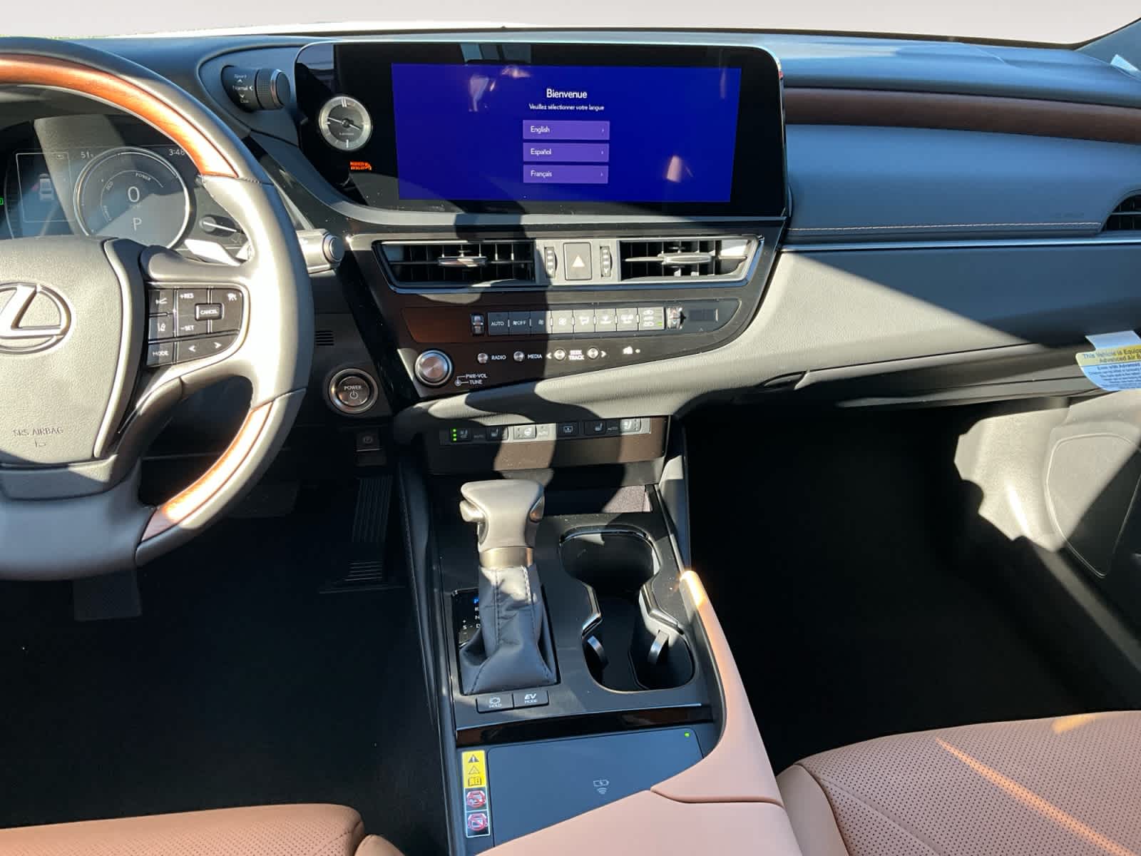 2025 Lexus ES 300h Luxury Image 14 of 15