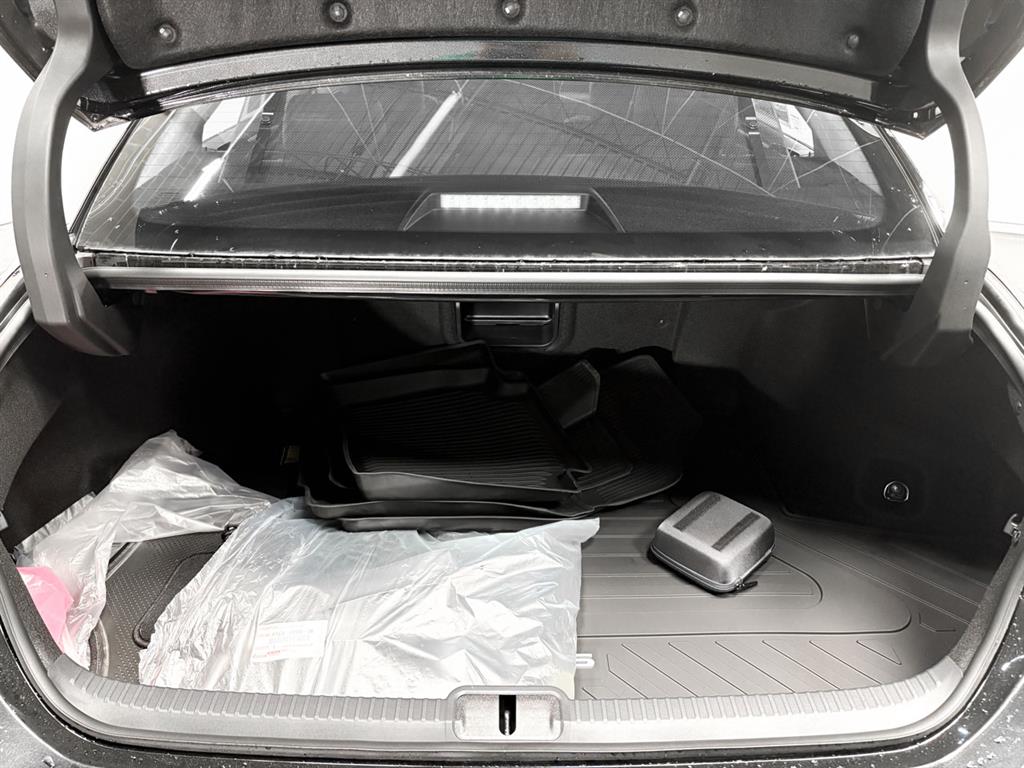Vehicle image 9 of 13