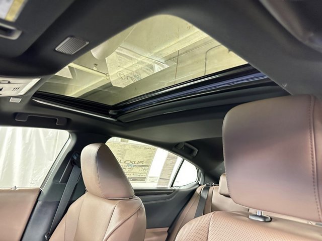 Vehicle image 8 of 28