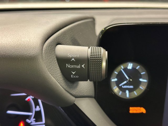 Vehicle image 27 of 28