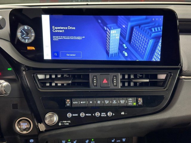 Vehicle image 13 of 28
