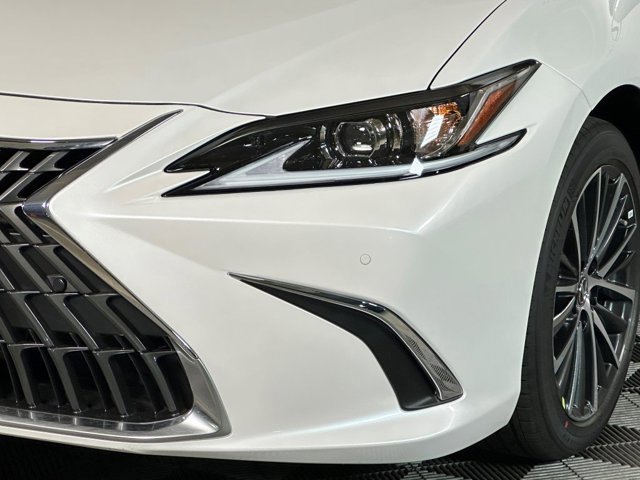Vehicle image 5 of 28
