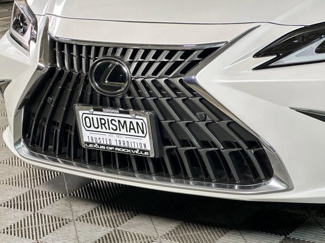 Vehicle image 4 of 28