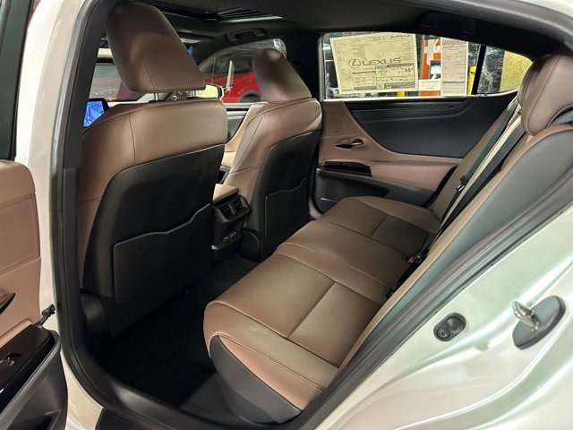 Vehicle image 10 of 28