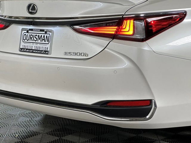 Vehicle image 9 of 28