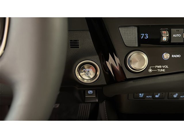 2025 Lexus ES 300h Image 23 of 26