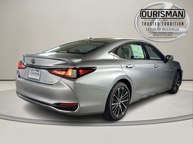 2025 Lexus ES 300h Image 3 of 26
