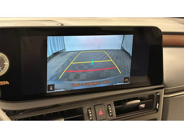 2025 Lexus ES 300h Image 13 of 26