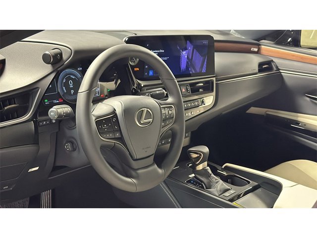 2025 Lexus ES 300h Image 6 of 26