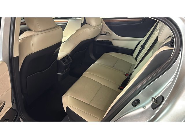 2025 Lexus ES 300h Image 5 of 26