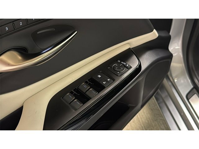 2025 Lexus ES 300h Image 15 of 26